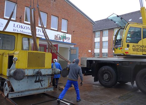 Bild: Lok am Haken
