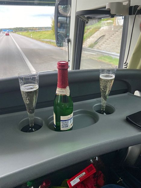 Bild: So beginnt eine gute Reise nat&uuml;rlich nicht f&uuml;r den Fahrer