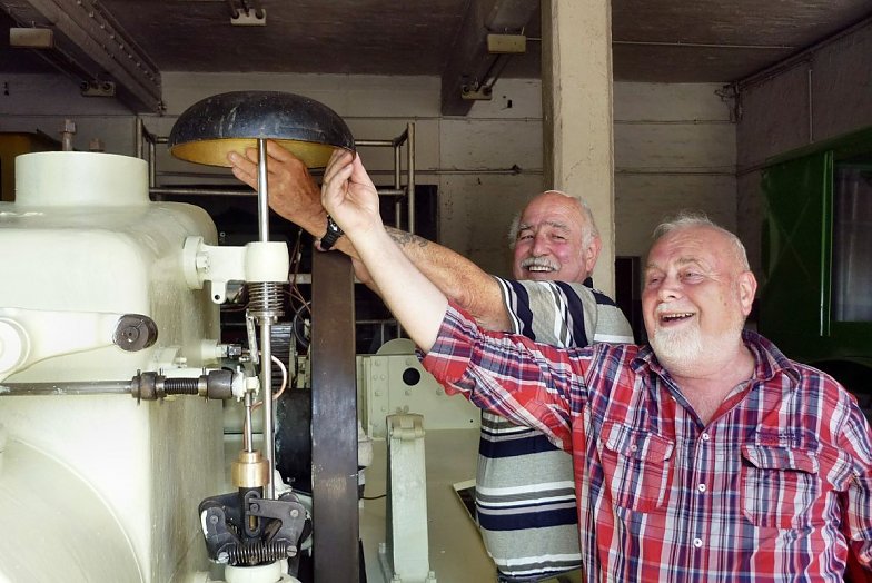 Übergabe der Ehrenurkunde (Foto: IFA-Museum Nordhausen )