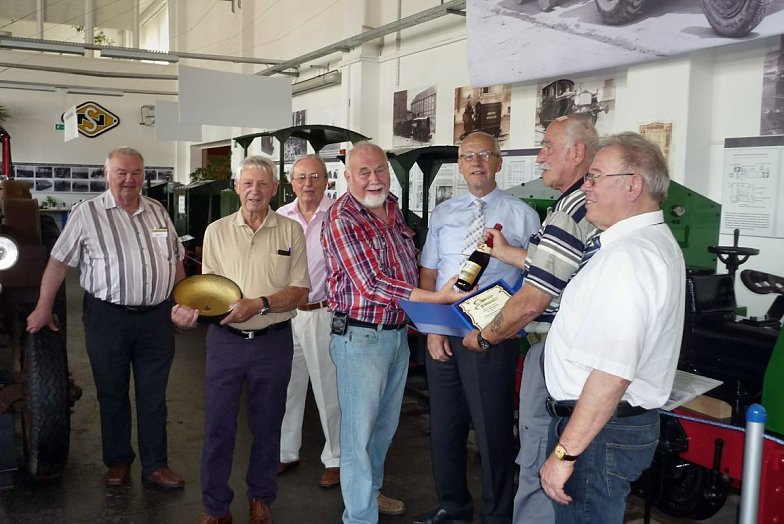 Übergabe (Foto: IFA-Museum)